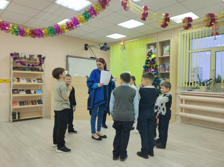 Орлята и Новогодняя игровая программа в поселковой библиотеке.