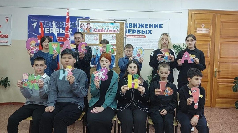 Дети сегодня благодарят родителей.
